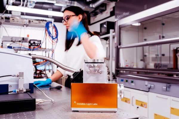 Watch as the Invisible-Light Labs work on transitioning the NEMS-FTIR technology out of the lab at TU WIEN.