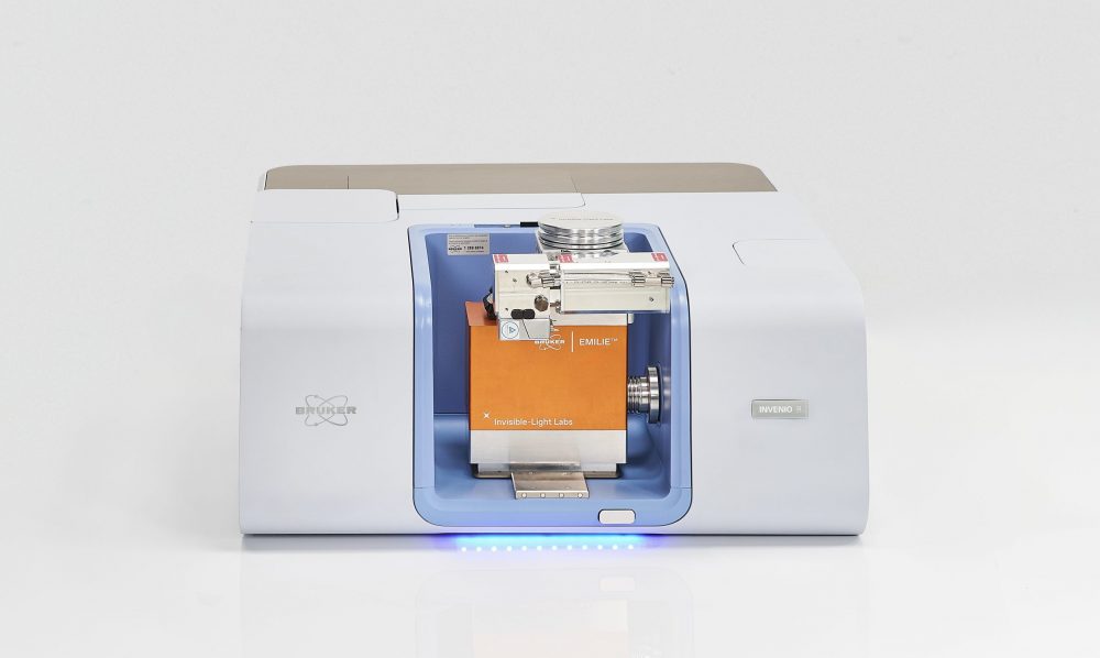EMILIE combines the large spectral range of your FTIR spectrometer with picogram sensitivity of our nanoelectromechanical system (NEMS).